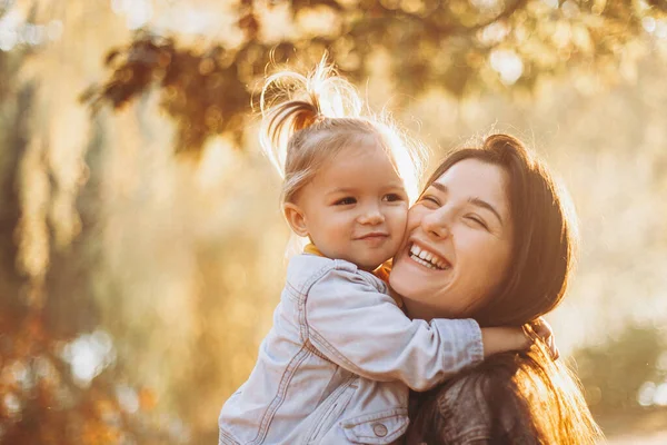 Daughter Embracing Her Mother Park Spending Weekend Walk Autumn Park — Stock Photo, Image