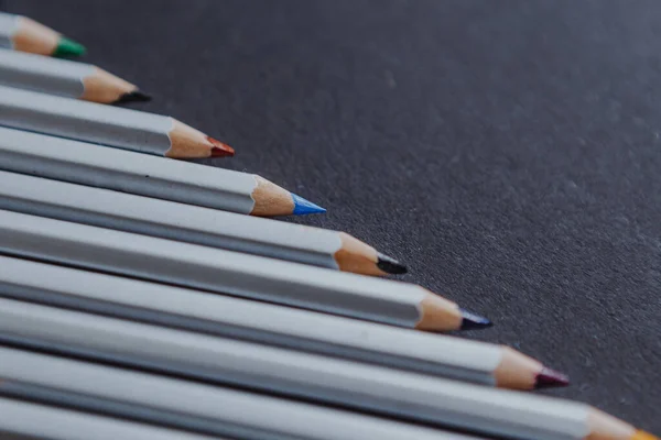 Lápiz Color Mesa Madera Oscura Que Representa Educación Aprendizaje Dibujo — Foto de Stock