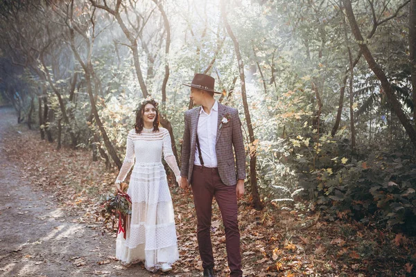 Élégant Couple Mariées Lors Une Séance Photo Mariage Dans Parc — Photo