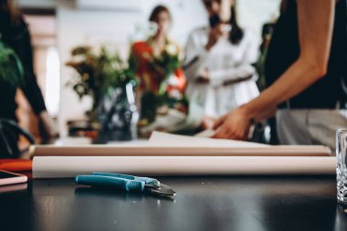 Buketler konusunda yüksek lisans. Yaz buketi. Düğün buketi, çiçek aranjmanlarını çalışmak, kendi ellerinle güzel buketler yapmak.