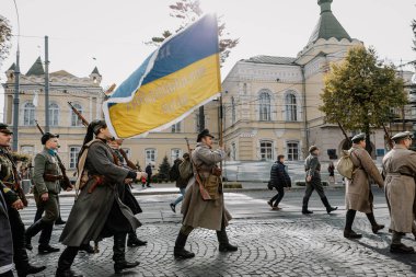 13.10.2019 Vinnitsa, Ukrayna: Almanya, Ukrayna ve Rusya 'dan askeri kulüplerin yer aldığı İkinci Dünya Savaşı askeri muharebelerinin yeniden inşasına sahne