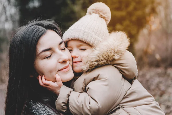 Portrait Young Beautiful Mother Her Cute Little Daughter Walking Cool — Stock Photo, Image