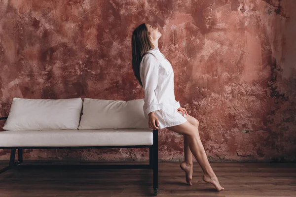 Silueta Joven Atractiva Mujer Yogui Practicando Concepto Yoga Haciendo Ejercicios — Foto de Stock