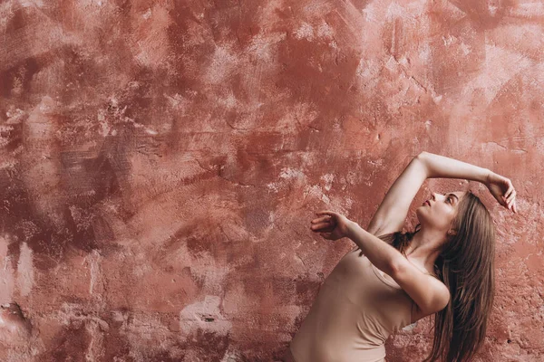 Silhueta Jovem Mulher Yogi Atraente Praticando Conceito Ioga Fazendo Exercícios — Fotografia de Stock