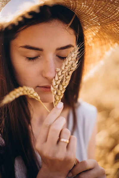 Cheerful Ukrainian Young Woman Field Sunset Portrait Pretty Girl Who — Stock Photo, Image