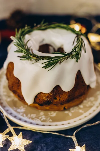 Festive Christmas Mood Preparation Holiday Delicious Glazed Christmas Cake Anticipation — Stock Photo, Image