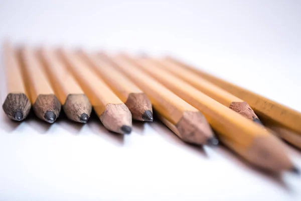 Masadaki kalem ve silgi.