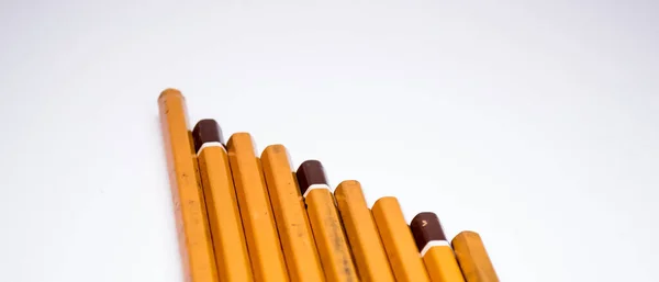 Masadaki kalem ve silgi.