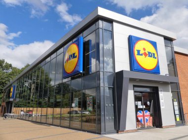 Lidl bütçe süpermarketi, Lower High Street, Watford, Hertfordshire, İngiltere, İngiltere