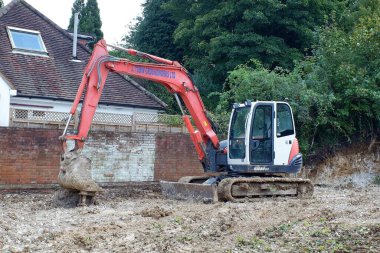 KUBOTA KX080-3 J. Tobin Zemin İşleri Şirketi 'ne ait mini kazıcı.