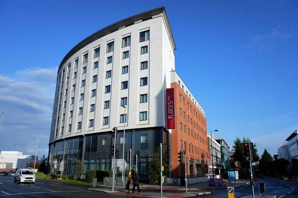 Jurys Inn, Clarendon Yolu, Watford. Jurys Inn, Birleşik Krallık, İrlanda ve Çek Cumhuriyeti genelinde faaliyet gösteren bir otel grubudur..