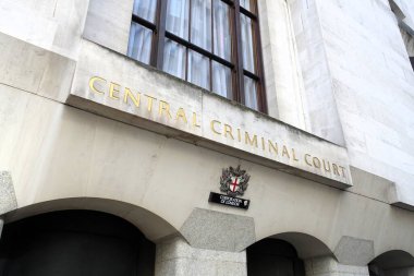 İngiltere ve Galler Merkez Ceza Mahkemesi, genellikle Old Bailey olarak bilinir, bu adreslerin bulunduğu caddenin adı verilmiştir..