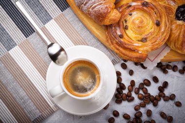 Espresso ve briç. Üst görünüm.