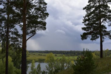 Yağmurlu günlerde nehir kanalı