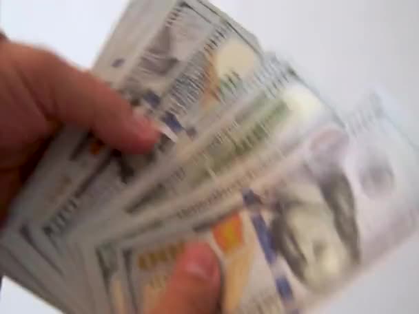Mãos Contar Transferir Notas Dólar Pagar Dinheiro Fundo Branco Conceito — Vídeo de Stock