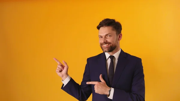 Portrait of satisfied handsome guy in formal outfit pointing fingers on empty space — Stock Photo, Image