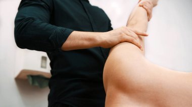 Omuz çıkığı. Fizyoterapi ve iyileşme konsepti