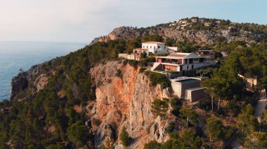 Mallorca, İspanya Uçağı Uçurumun Üzerinde Konforlu Daireler Görünümü