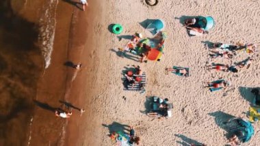 Sopot, Polonya, 05.08.2020 Sahilde sosyal mesafeli sezon