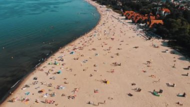 Sopot, Polonya, 2020 Sahilde sosyal mesafeli bir sezon.