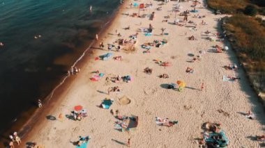 Sahilde en iyi mevsim, sosyal mesafeli - 2020 'de yeni normal.