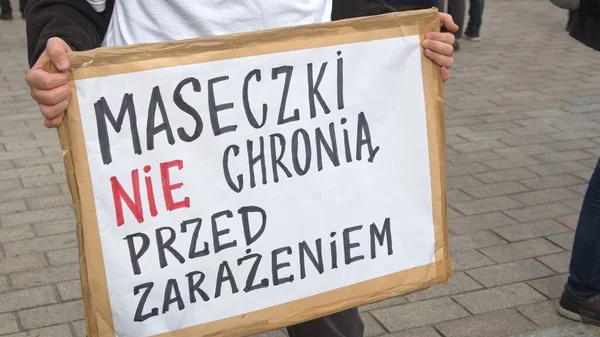 Warsaw, Poland 10.10.2020 - Anticovid freedom march - MASK DO NOT PROTECT AGAINST INFECTION, protester holding sign — Stock Photo, Image