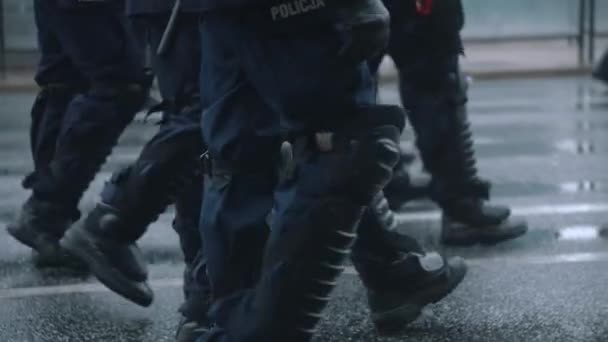 Varsovia, Polonia 13.10.2020 - Protesta de las botas de la policía campesina marchando en la calle — Vídeos de Stock