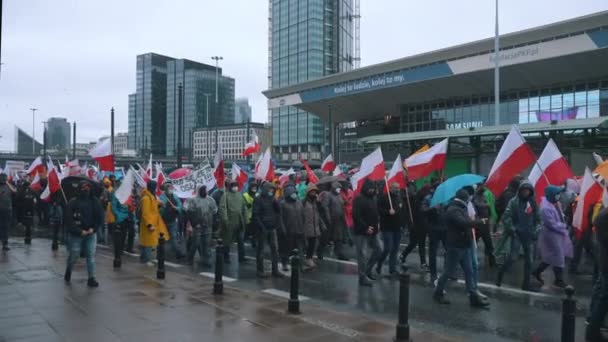 Warsaw, Poland 13.10.2020 - Protest of the Farmers Protesters marching on the streets of Warsaw against the ruling party — Stock Video