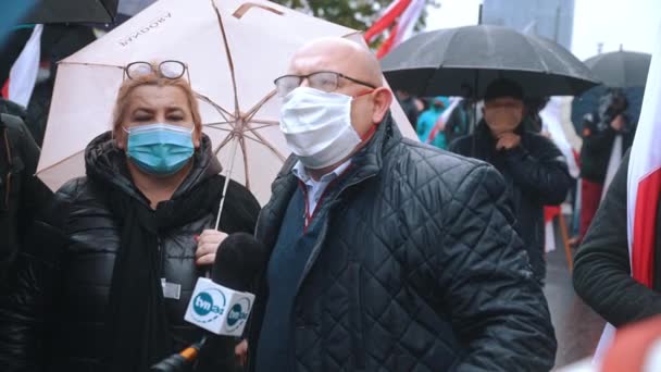 Varşova, Polonya 13.10.2020 - Çiftçi karşıtı hükümet pankartı protestosu — Stok video