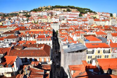 Lizbon, Portekiz 'in kırmızı çatılarının manzara manzarası