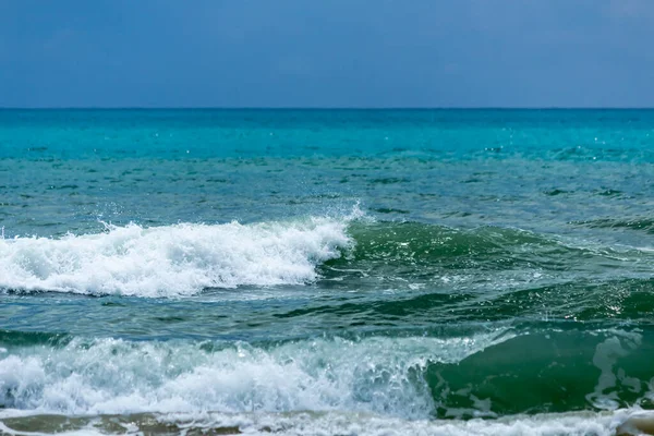 Fala na turkusowym morzu — Zdjęcie stockowe