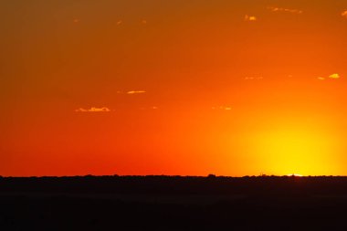 Gün batımında gökyüzü