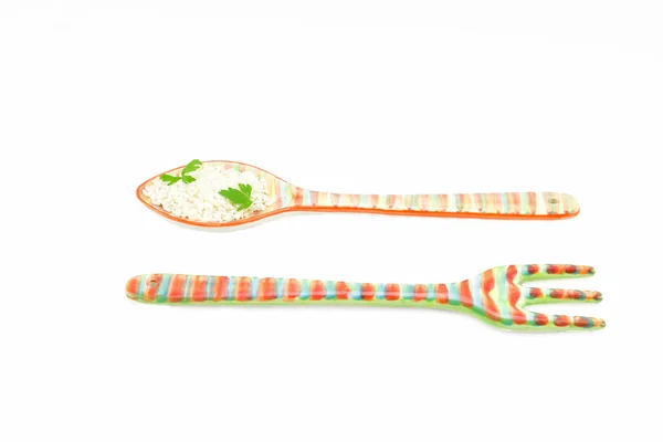 beyaz arkaplanda kaşık ve çatal