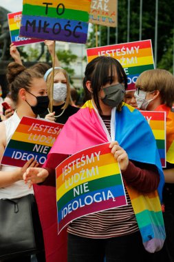 Lublin, Lubelskie / Polonya - 16 Haziran 2020: Polonya Cumhurbaşkanı Andrzej Duda ve LGBT + ona karşı protesto.