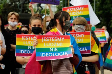 Lublin, Lubelskie / Polonya - 16 Haziran 2020: Polonya Cumhurbaşkanı Andrzej Duda ve LGBT + ona karşı protesto.