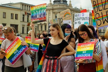 Lublin, Lubelskie / Polonya - 16 Haziran 2020: Polonya Cumhurbaşkanı Andrzej Duda ve LGBT + ona karşı protesto.