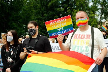 Lublin, Lubelskie / Polonya - 16 Haziran 2020: Polonya Cumhurbaşkanı Andrzej Duda ve LGBT + ona karşı protesto.