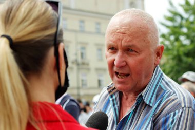 Lublin, Lubelskie / Polonya - 16 Haziran 2020: Polonya Cumhurbaşkanı Andrzej Duda ve LGBT + ona karşı protesto.