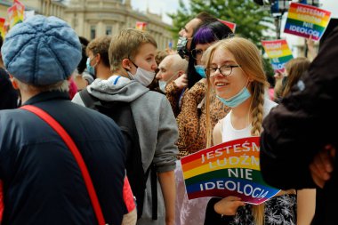 Lublin, Lubelskie / Polonya - 16 Haziran 2020: Polonya Cumhurbaşkanı Andrzej Duda ve LGBT + ona karşı protesto.