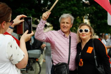 Lublin, Lubelskie / Polonya - 16 Haziran 2020: Polonya Cumhurbaşkanı Andrzej Duda ve LGBT + ona karşı protesto.