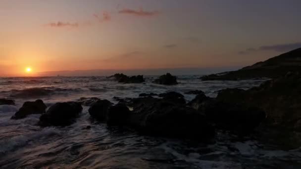 Sunset Beach Waves Crashing Rocks — Stock Video