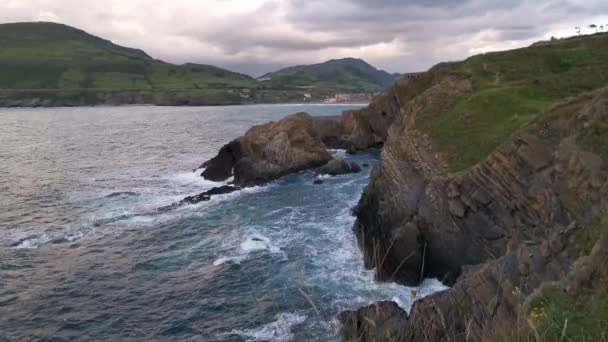 Άποψη Του Punta Lucero Από Βράχια Του Περίπατου Itsaslur — Αρχείο Βίντεο