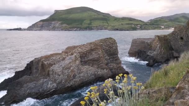 Veduta Punta Lucero Dalle Scogliere Della Passeggiata Itsaslur — Video Stock