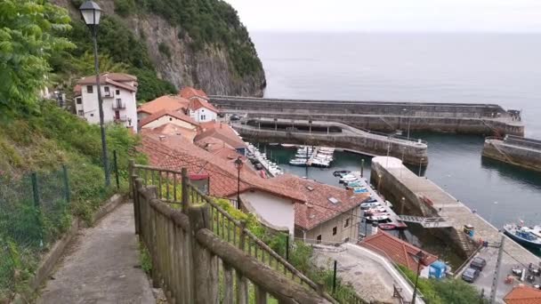Pemandangan Kota Dan Pelabuhan Elanchove Dari Puncak Bukit Pada Hari — Stok Video