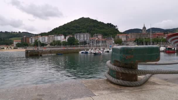 Blick Auf Lekeitio Vom Zugangsweg Zur Insel Garraitz Die Von — Stockvideo