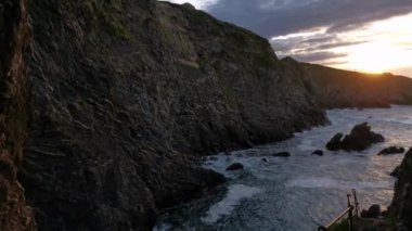 Muskiz yükleme rıhtımından gün batımı deniz manzarası