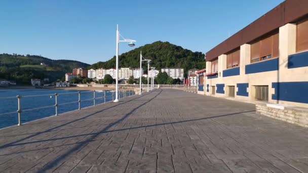 Nadie Paseo Marítimo Del Puerto Lekeitio Amanecer Día Soleado Verano — Vídeo de stock