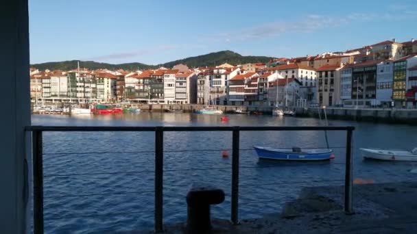 Vue Sur Port Lekeitio Tôt Matin Par Une Journée Ensoleillée — Video