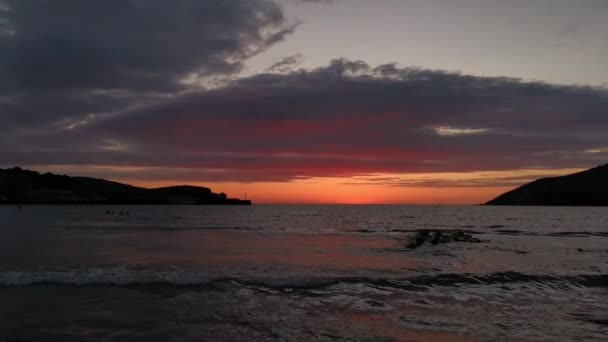 Solnedgång Stranden Med Moln Hög Färgkontrast — Stockvideo