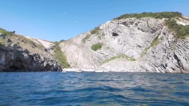 Vistas Costa Cántabra Desde Mar Soleado Día Verano — Vídeo de stock